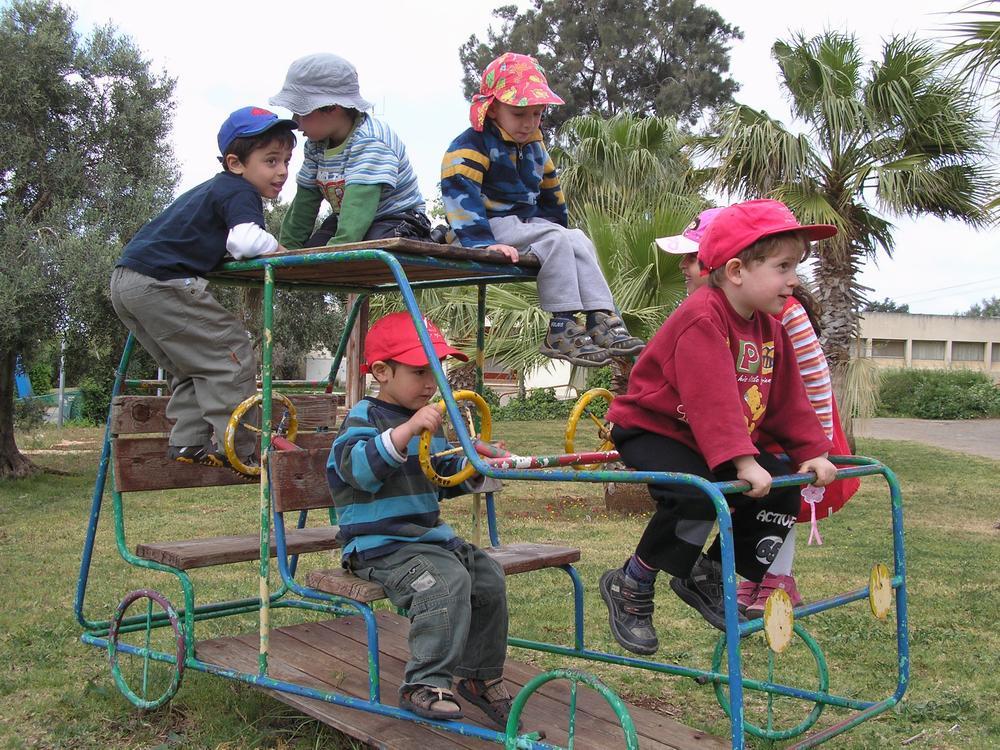 מחכים לנהג