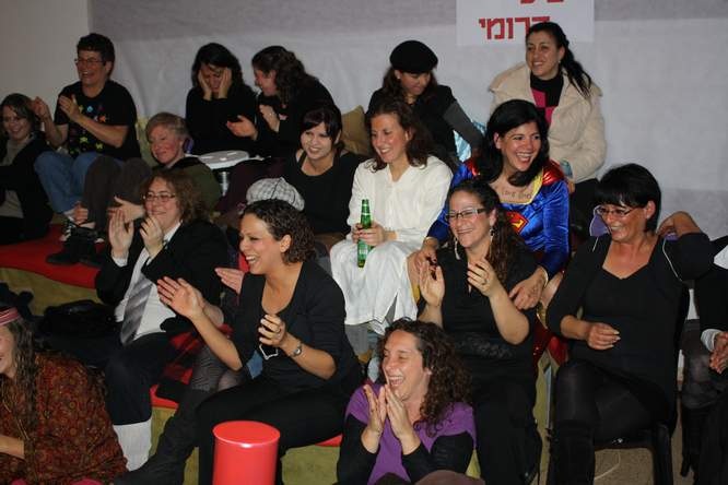 היציע הנשי