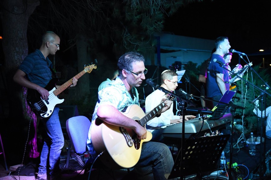 "צליל מכוון" בעיזה-בר